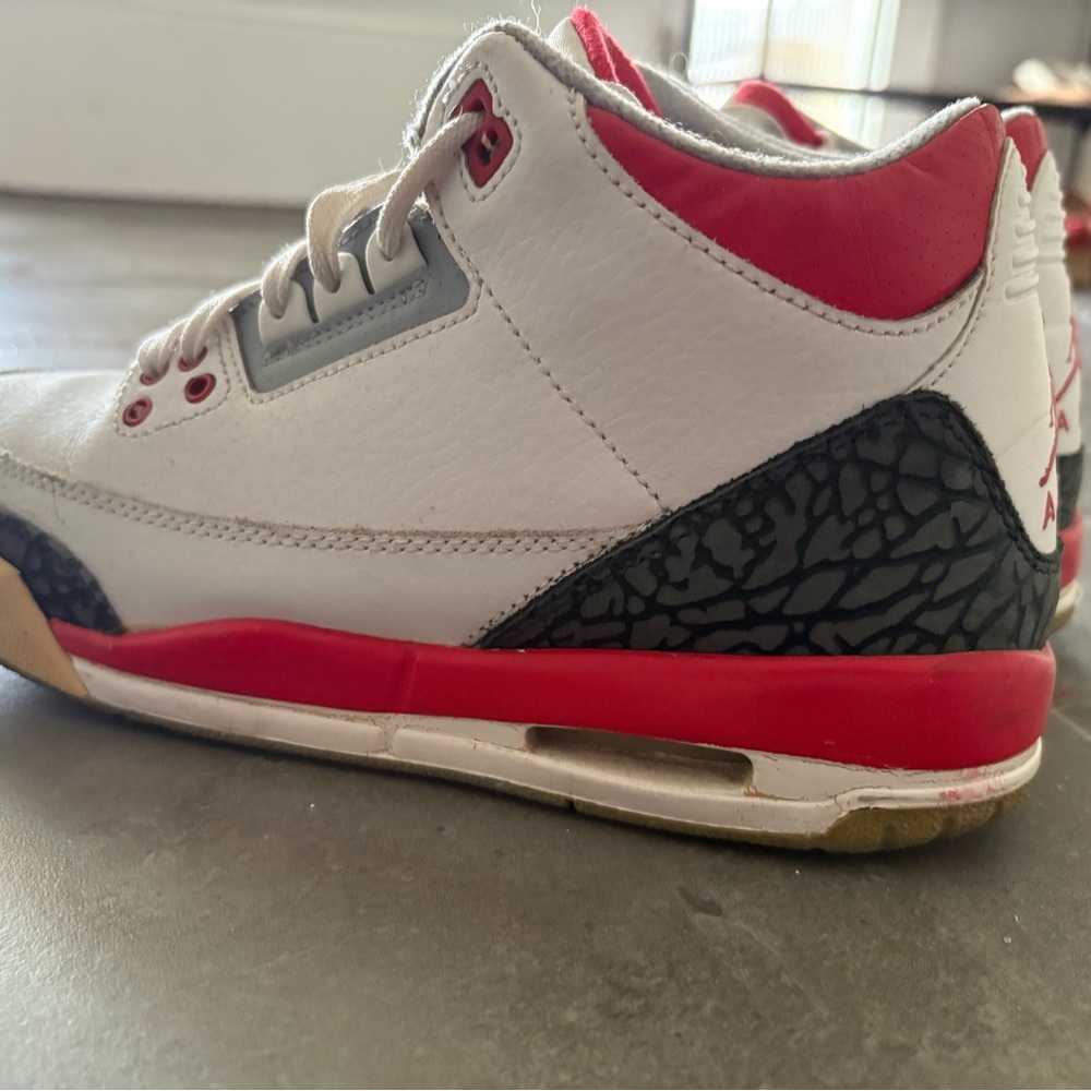 Jordan 3 retro fire red size 6 woman’s